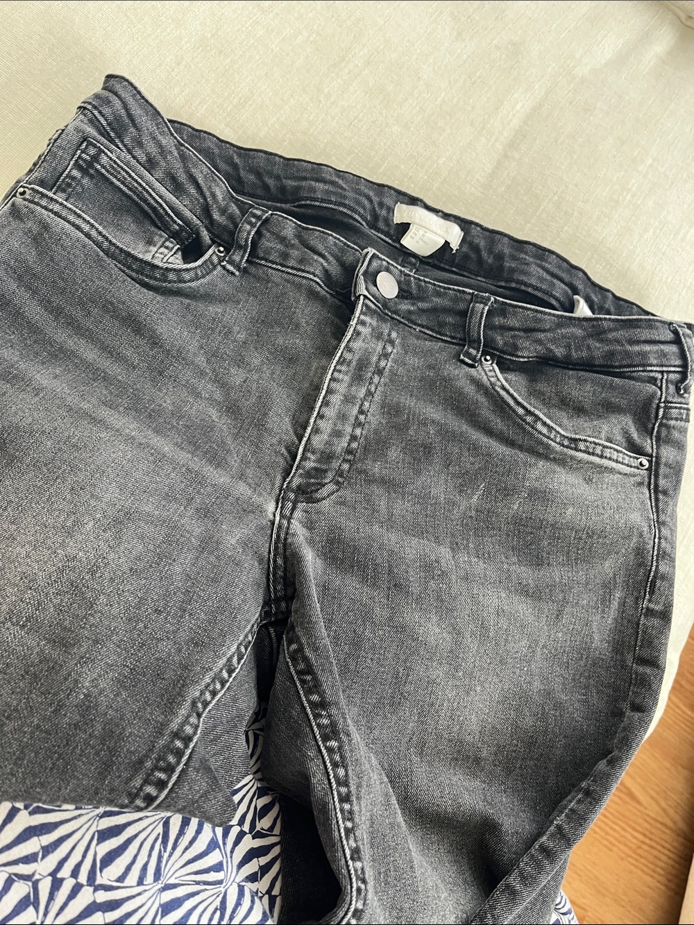 3 = $15 - H&M Women's Skinny Jeans in Washed Black - US 12/EUR 42